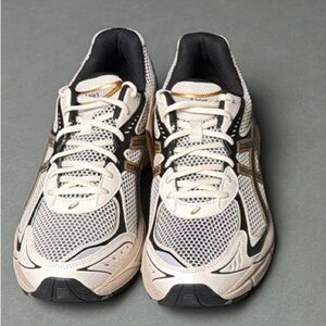 ASICS GT-2160 sneakers unisex have Size 11 and 7 in men’s